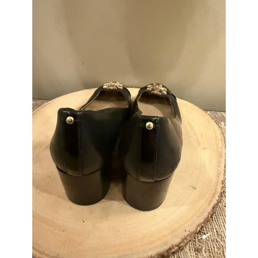 Tory Burch Everly Patent Cap‎ Toe Pump Black Block Heel Shoes Size 9 Gold Logo